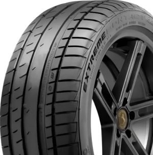 Cubierta Continental Extremecontact 215/45 R17 Colocada
